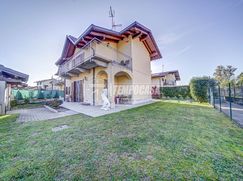 Casa Bi/Trifamiliare in Residenziale