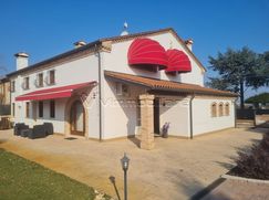 Casa Bi/Trifamiliare in Residenziale