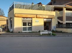 Negozio/Locale commerciale in Commerciale