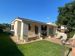 Casa Bi/Trifamiliare in Residenziale