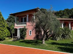 Casa Bi/Trifamiliare in Residenziale