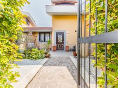 Casa Bi/Trifamiliare in Residenziale