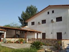 Casa Bi/Trifamiliare in Residenziale