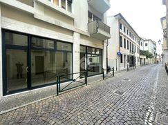 Negozio/Locale commerciale in Commerciale