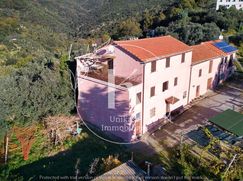 Casa Bi/Trifamiliare in Residenziale