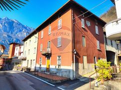Casa Bi/Trifamiliare in Residenziale