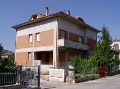 Casa Bi/Trifamiliare in Residenziale