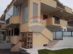 Casa Bi/Trifamiliare in Residenziale