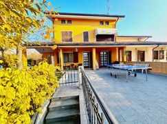Casa Bi/Trifamiliare in Residenziale