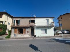 Casa Bi/Trifamiliare in Residenziale