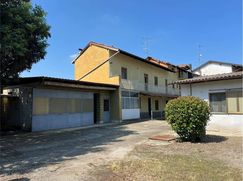 Casa Bi/Trifamiliare in Residenziale