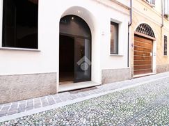 Negozio/Locale commerciale in Commerciale