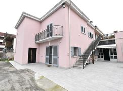 Casa Bi/Trifamiliare in Residenziale