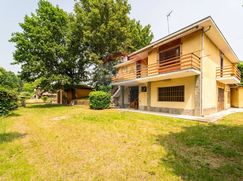 Casa Bi/Trifamiliare in Residenziale
