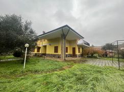 Casa Bi/Trifamiliare in Residenziale