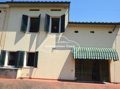 Casa Bi/Trifamiliare in Residenziale