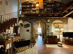 Casa Bi/Trifamiliare in Residenziale