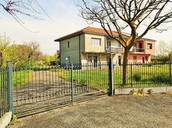 Casa Bi/Trifamiliare in Residenziale
