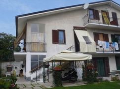Casa Bi/Trifamiliare in Residenziale