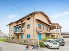 Casa Bi/Trifamiliare in Residenziale