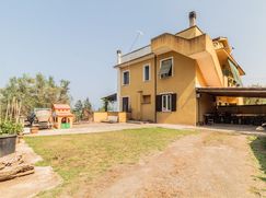 Casa Bi/Trifamiliare in Residenziale