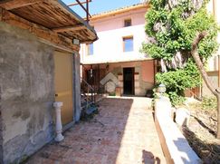 Casa Bi/Trifamiliare in Residenziale