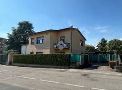 Casa Bi/Trifamiliare in Residenziale