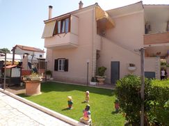 Casa Bi/Trifamiliare in Residenziale