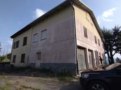 Casa Bi/Trifamiliare in Residenziale