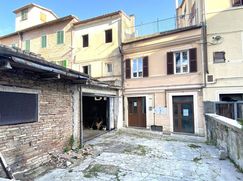 Casa Bi/Trifamiliare in Residenziale