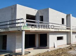 Casa Bi/Trifamiliare in Residenziale