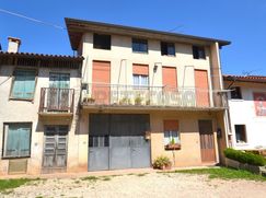 Casa Bi/Trifamiliare in Residenziale