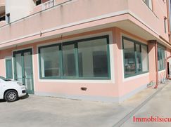 Negozio/Locale commerciale in Commerciale
