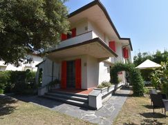 Casa Bi/Trifamiliare in Residenziale