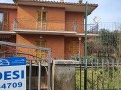 Casa Bi/Trifamiliare in Residenziale