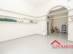 Negozio/Locale commerciale in Commerciale