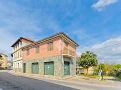 Casa Bi/Trifamiliare in Residenziale