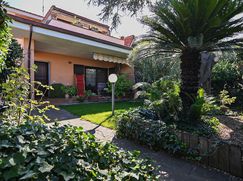 Casa Bi/Trifamiliare in Residenziale