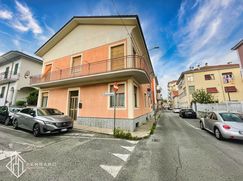 Casa Bi/Trifamiliare in Residenziale