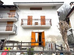 Casa Bi/Trifamiliare in Residenziale