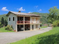 Casa Bi/Trifamiliare in Residenziale