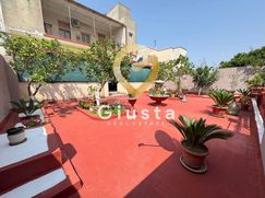 Casa Bi/Trifamiliare in Residenziale