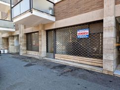 Negozio/Locale commerciale in Commerciale