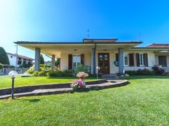 Casa Bi/Trifamiliare in Residenziale