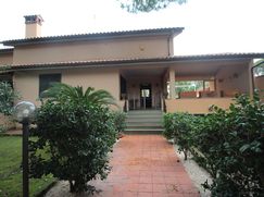 Casa Bi/Trifamiliare in Residenziale