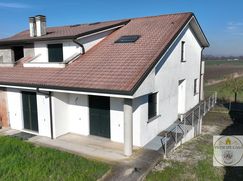 Casa Bi/Trifamiliare in Residenziale