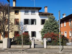 Casa Bi/Trifamiliare in Residenziale