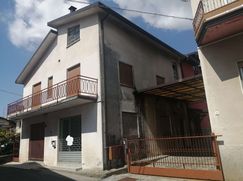 Casa Bi/Trifamiliare in Residenziale