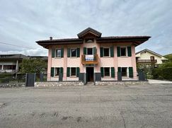 Casa Bi/Trifamiliare in Residenziale