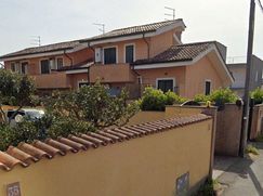 Casa Bi/Trifamiliare in Residenziale